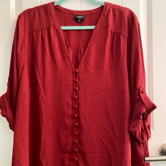 ❌SOLD❌ HARPER - RED GEORGETTE BUTTON FRONT BLOUSE - Picture 3 of 6